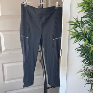 ⭐️lululemon always airy run crop- made of nulux - NWT!!⭐️